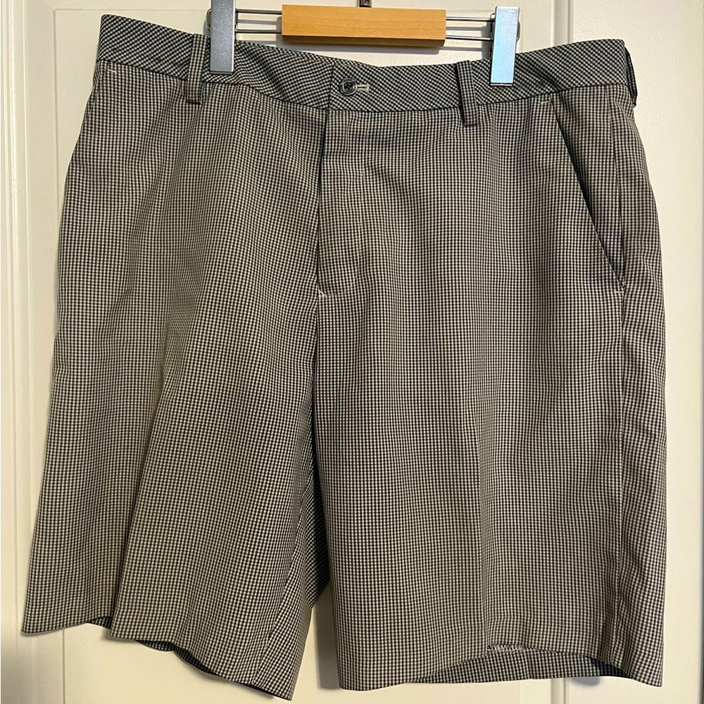 ASHWORTH  grey and white checked Short size 34W